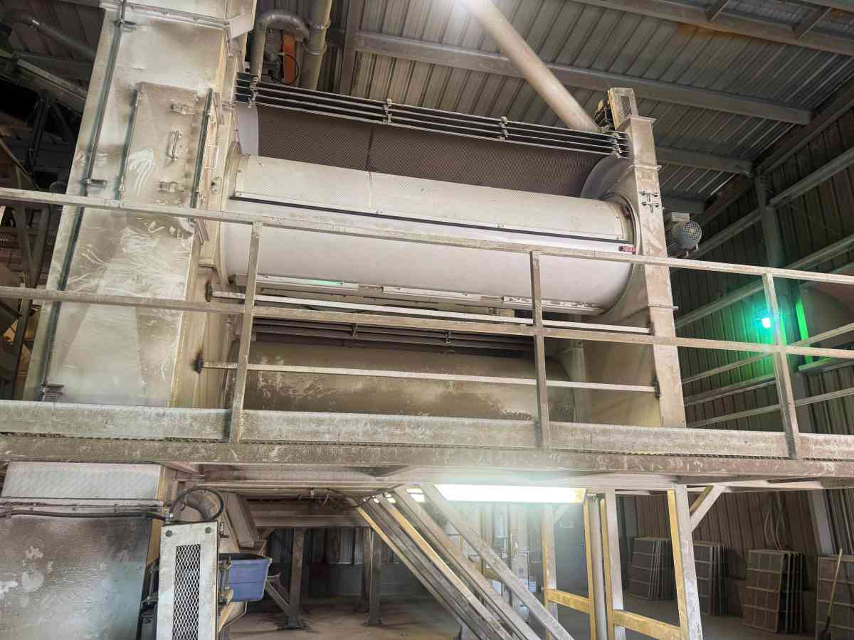 View of the indented cylinder machinery