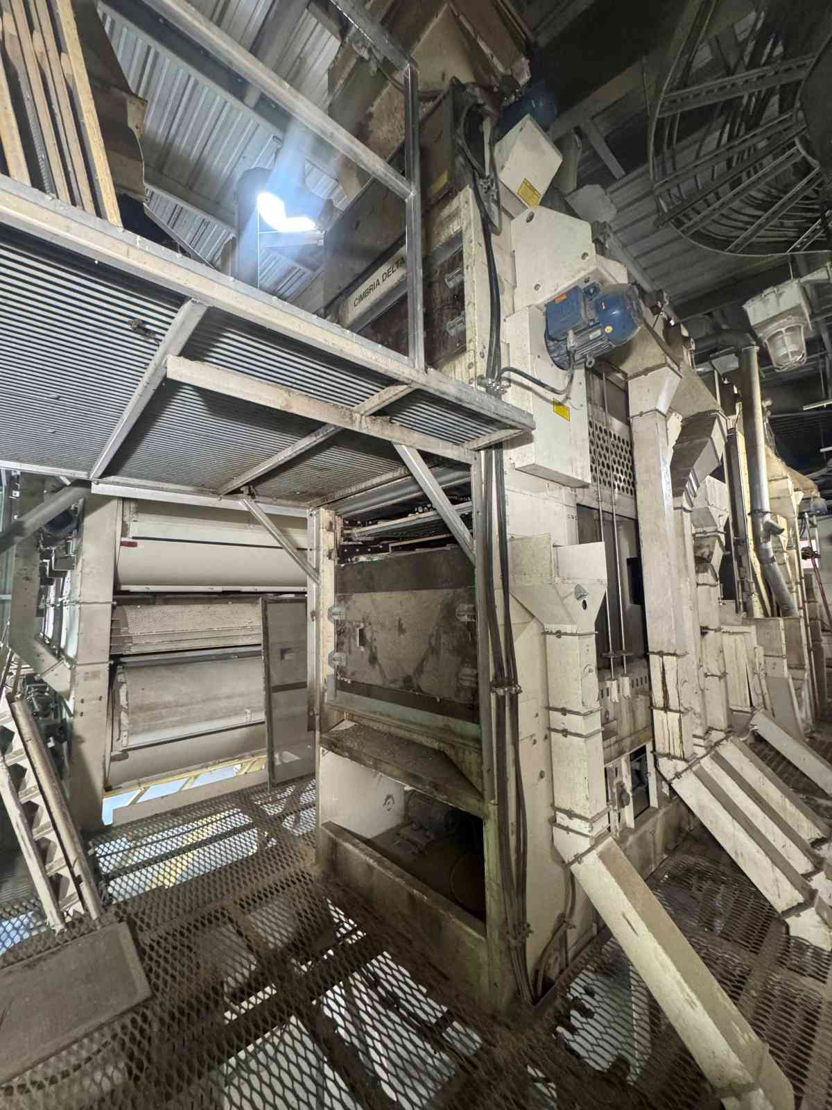 Close up view of the Delta 108 Super Cleaner